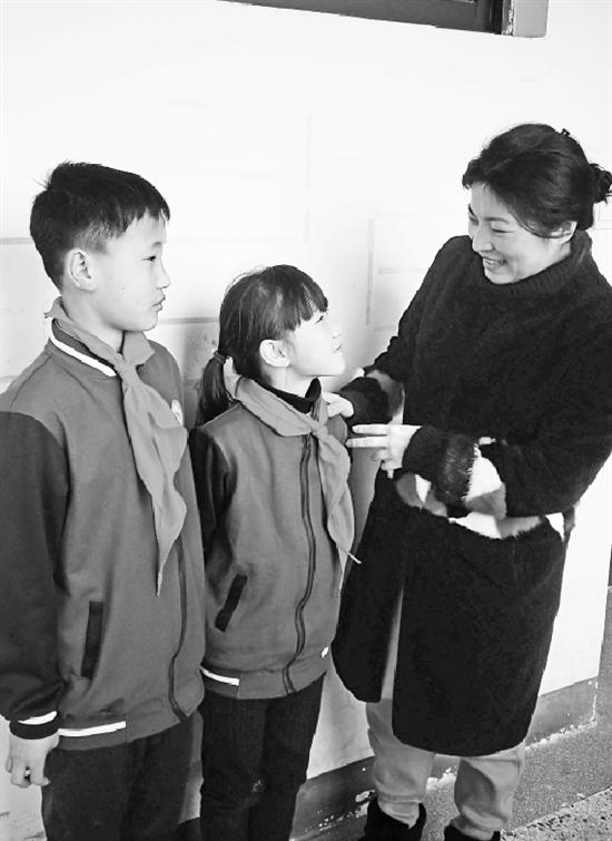 王开宇与田太阳兄妹。