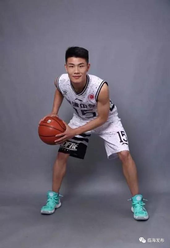 临海帅小伙靠打篮球进清华 成为浙江中学生第