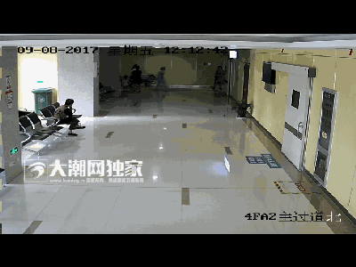 △张女士被送往手术室