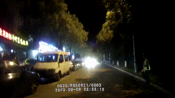 (出于安全考虑,交警未驾车追缉)