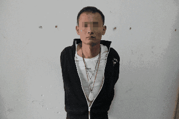 图为时代购物广场某玉器店被盗玉佩项链