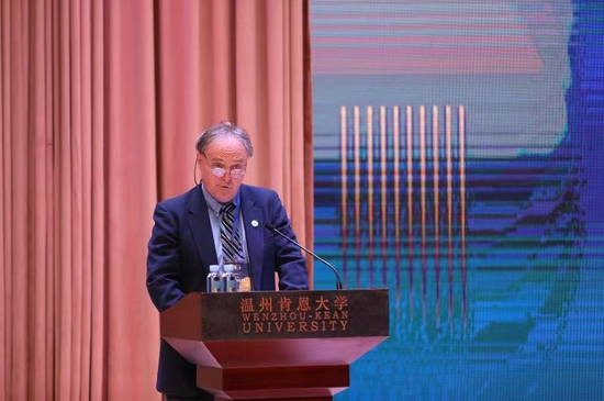 美国的生物学专业助理教授托比•米凯利纳