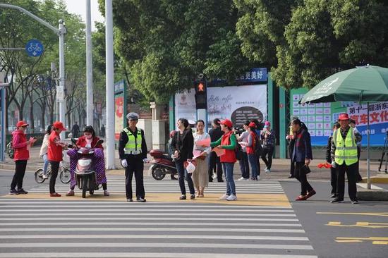 上虞区文明过马路主题教育实践活动全面启动