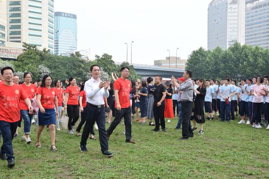 养正传薪 明远行健--杭州高级中学2018届毕业