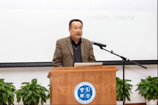 全国工商联社会扶贫与社会服务部部长王力涛