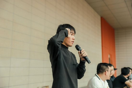 裁判员代表纪老师宣誓
