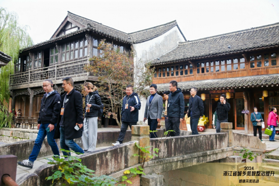 媒体采风团走进盐官镇潮乐之城