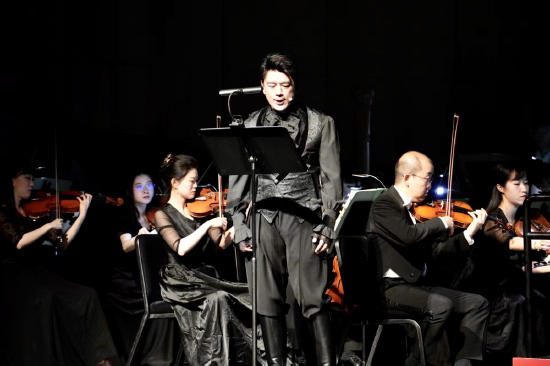 演出现场。