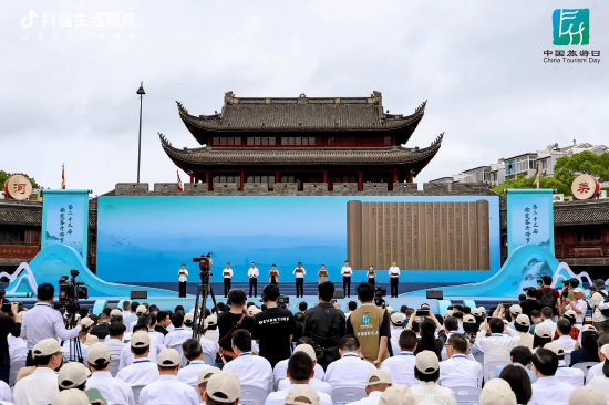 政府代表(浙江省、宁波市、宁海县),行业协会代表(中国旅游景区协会、中国旅行社协会),企业代表(抖音集团等)