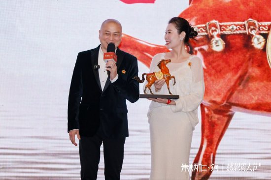 明星藏家汤镇业、文静夫妇收藏马年作品《鸣扬天下》