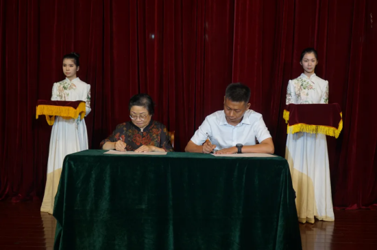 大学生校外实习实践基地签约授牌仪式