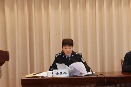 智造新城党工委委员、柯山公安分局局长徐慧仙主持会议