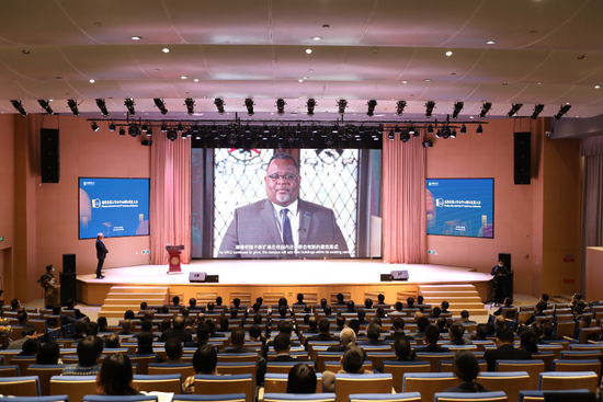 美国肯恩大学校长拉蒙·瑞博列特