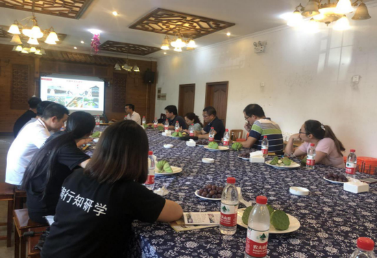 (在新叶古村召开研讨会)