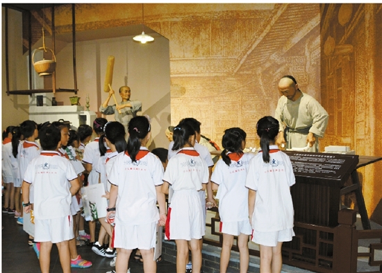 上虞小学暑期实践 参观非遗展馆