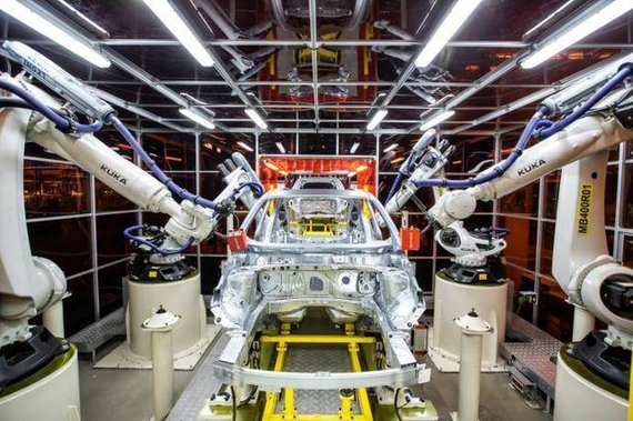 世界著名工业机器人领导者KUKA的流水机器人