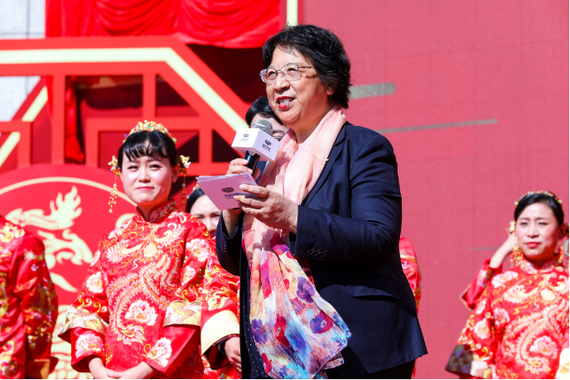 吉利汽车集团资深副总裁 张爱群为新人们致证婚辞