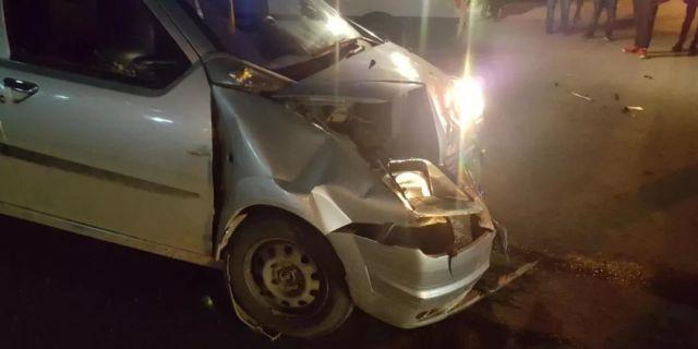 (肇事的灰色面包车)