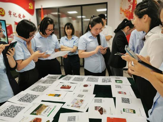 台州平安产险：总经理室地摊带货助力消费扶贫
