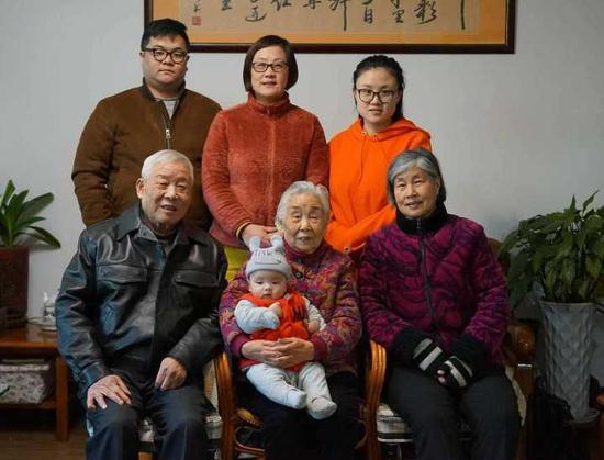 (▲图:五世同堂)