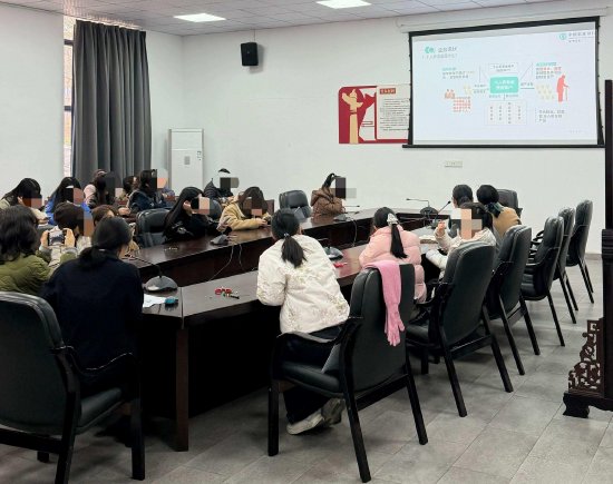 农行金华分行营业部走进金华市新闻传媒中心开展养老金专场活动