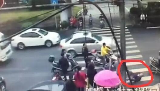 温州1男子醉驾撞车后打骂被撞老人 称有地位搞