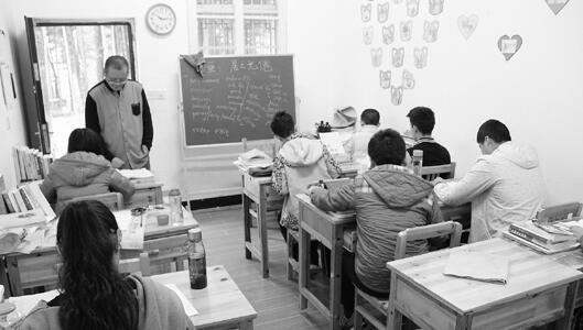 浙江历史博士办私塾 学生不高考直接准备自考