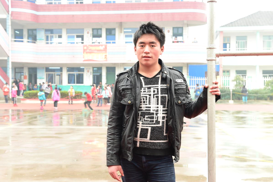 孙贵速的哥哥孙富贵,和她在同一所小学上六年