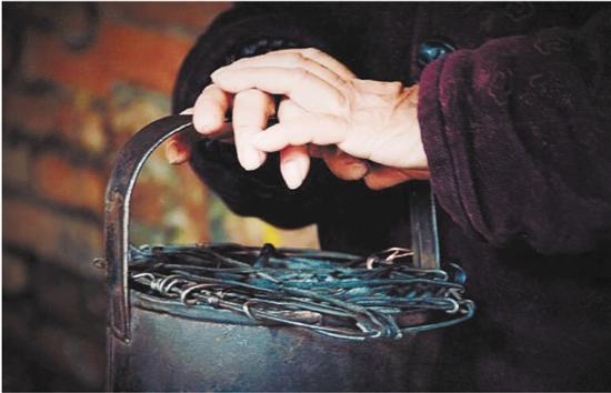 杭州1老太点火囱取暖引发大火 200多年四合院