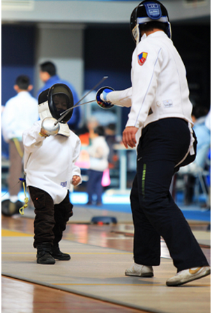 击剑练出聪明娃:运动敏感期练肌肉更要练脑力