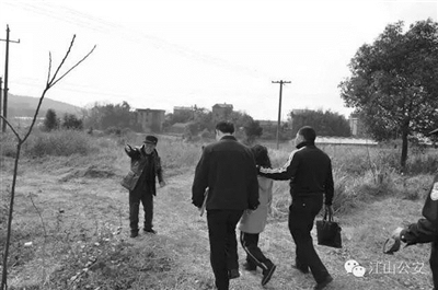 衢州1少女不希望父亲去非洲打工 偷躲家中致上