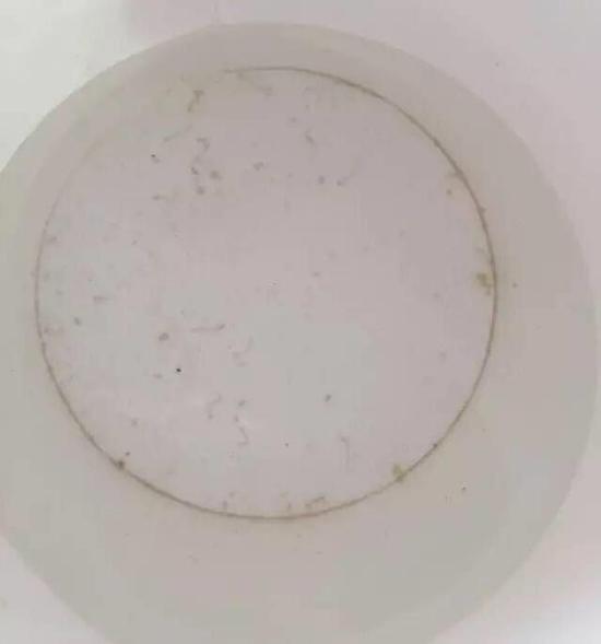 嘉兴1女子桶装水中喝出活虫 送水公司:饮水机