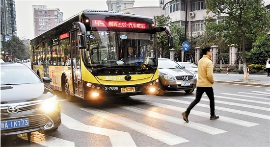 86%杭州车辆在斑马线前礼让行人 最好的城市