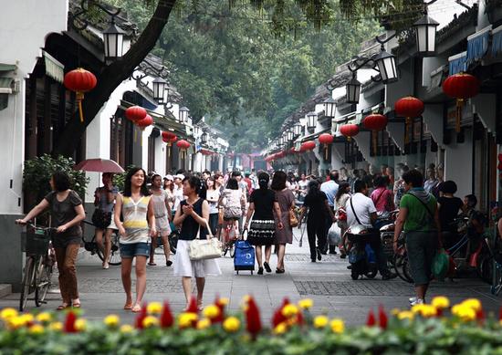 四名大妈扮成时髦贵妇来杭偷丝绸 3天偷了十多