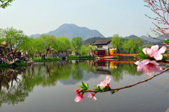 春游去哪儿 驴妈妈带你去横店当明星