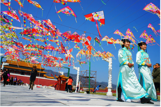 春游去哪儿 驴妈妈带你去横店当明星