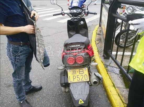 温州95后男子挂老婆我爱你假牌 老婆没娶到