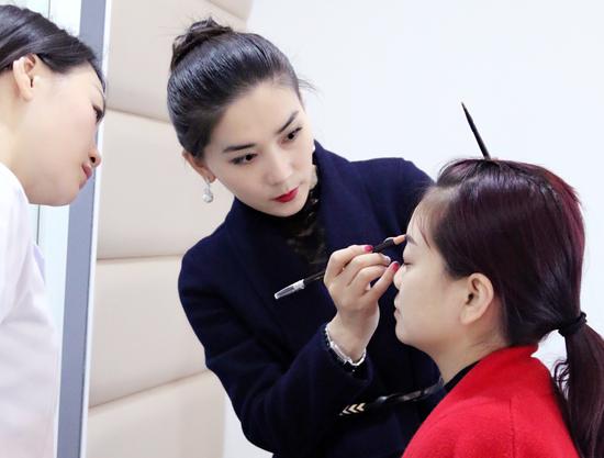 成都化妆学校前十名奢妃第24期韩式半永久实