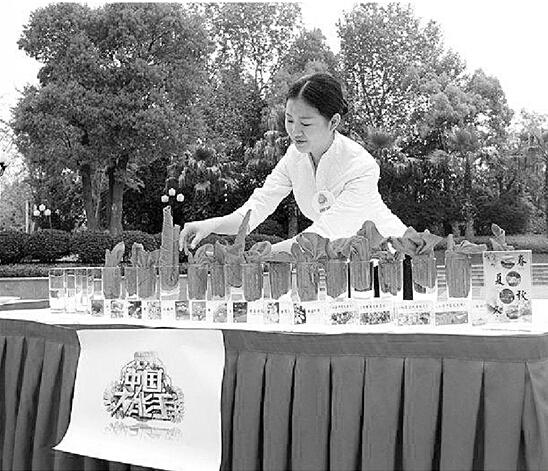 宁波95后女生上央视 折杯花如有神助5分钟折1