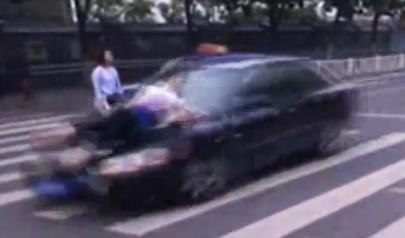 宁波1女记者去 采访礼让 斑马线 却在斑马线上被