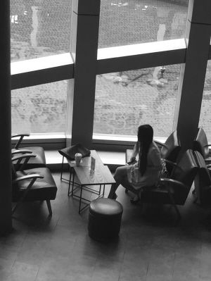 宁波现女孩用手机软件出租自己 可陪聊天吃饭