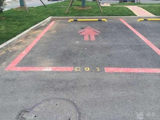 杭州现女司机专用车位 面积大一圈画着穿裙子