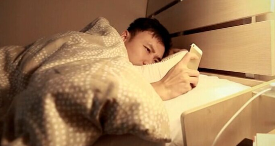 衢州1男子整天玩手机 老婆不堪被冷落要离婚(