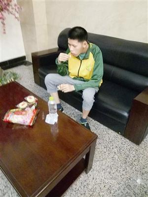 宁波20岁小伙身无分文走丢4个多小时 还患有轻度智障