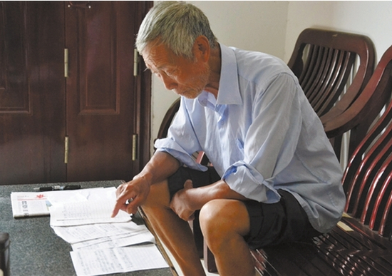 杭州80岁退休老教师爱上数学题 一心研究九宫格(图)_新浪浙江_新浪网