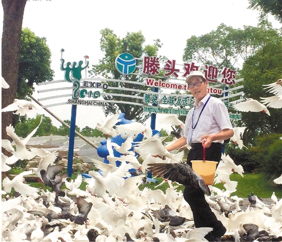 宁波73岁老人饲养小动物15年 曾能指挥动物们