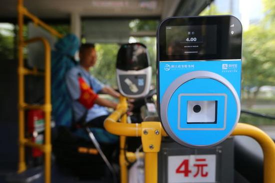 杭州实现刷支付宝坐公交车 在506路20辆公交