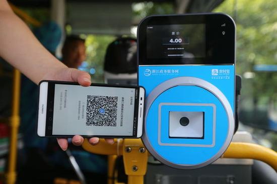 杭州实现刷支付宝坐公交车 在506路20辆公交