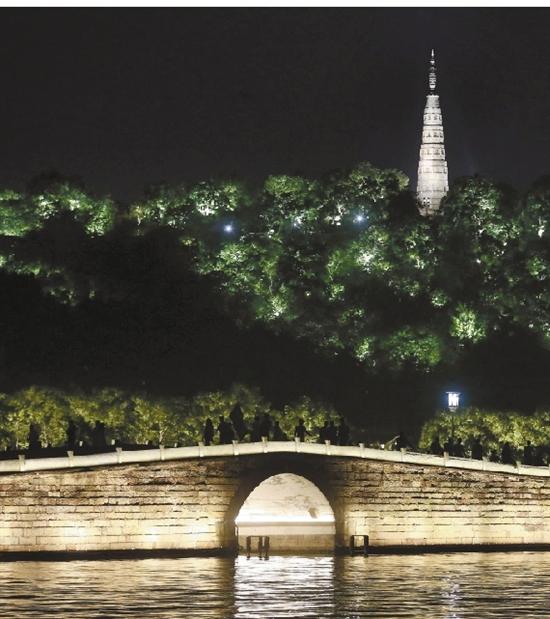 杭州灯光秀音乐喷泉均继续展示 新《印象西湖