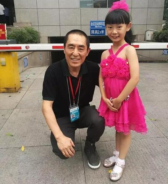 G20晚会8岁谋女郎戴牙套 医生称四五个孩子就